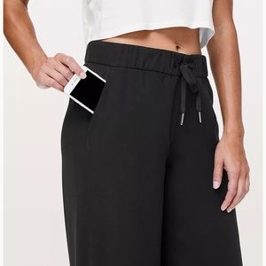 Lululemon On The Fly Wide Leg Never Worn